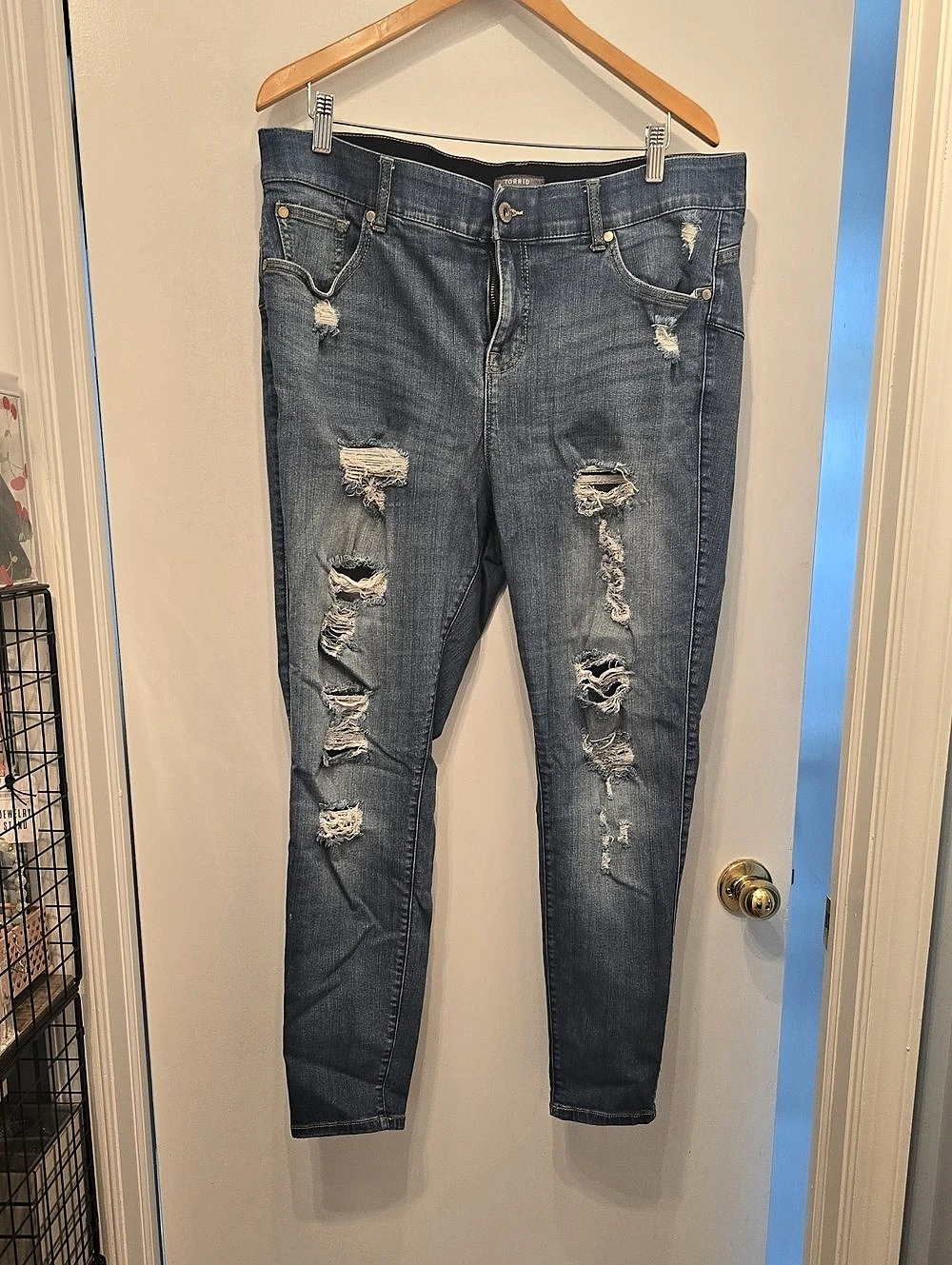 TORRID Bombshell Skinny Distressed Skinny Jeans in Blue Waist 20R